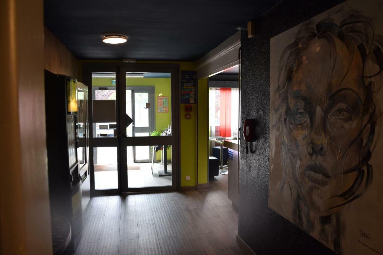 Design Booking Villeneuve le Roi Bagian luar foto
