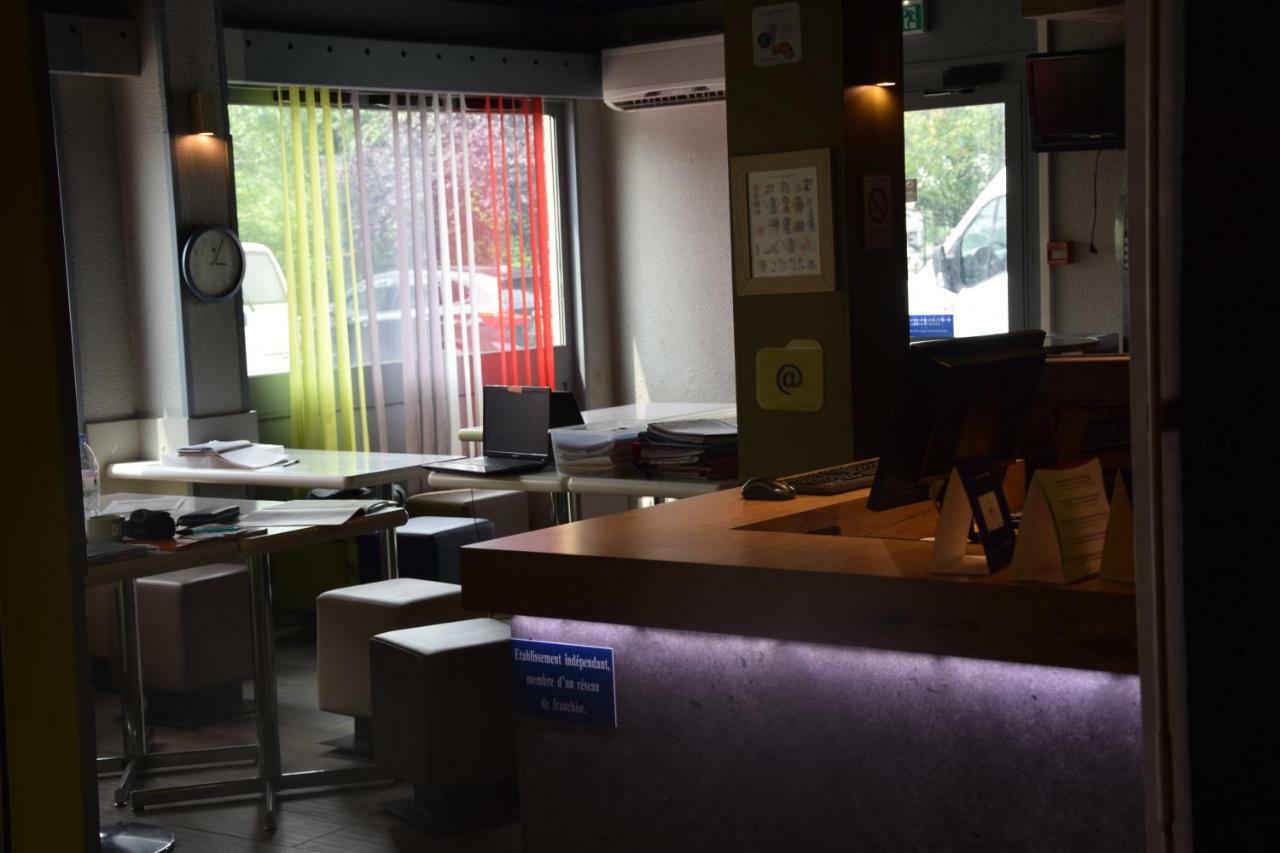 Design Booking Villeneuve le Roi Bagian luar foto