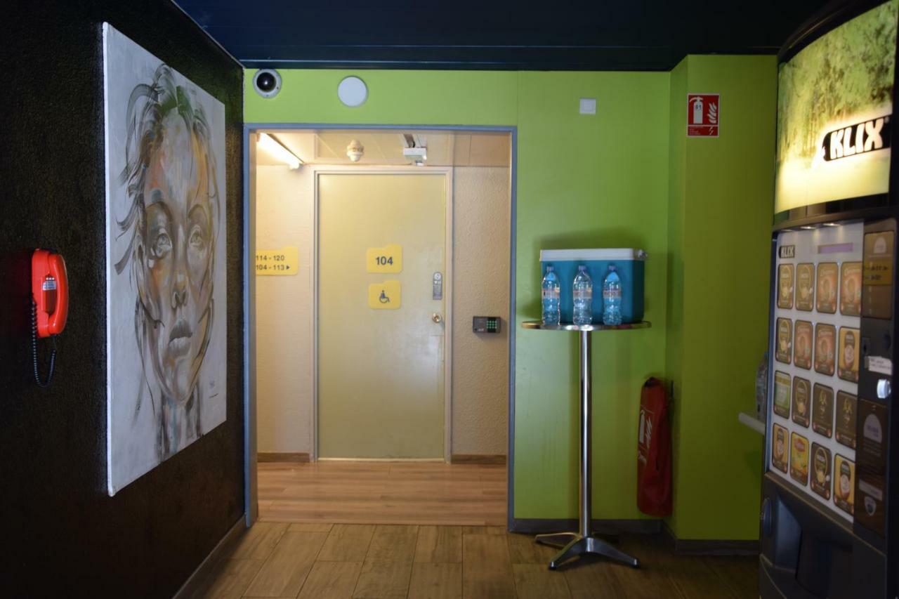 Design Booking Villeneuve le Roi Bagian luar foto