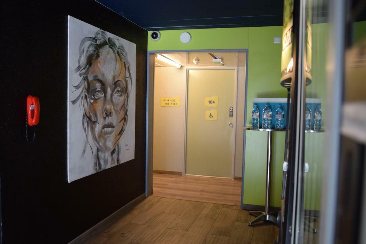 Design Booking Villeneuve le Roi Bagian luar foto